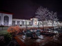 Outdoor seating area with ice